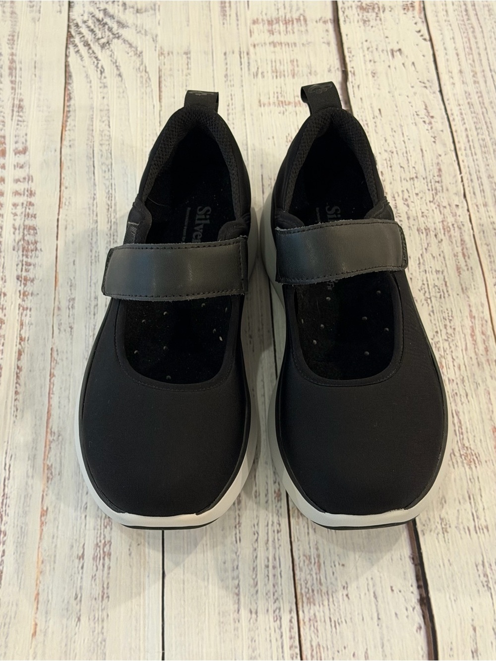 Silvers True Fit Mary Jane Walking Women Size 9 Shoes Slip Resistant $119 Retail